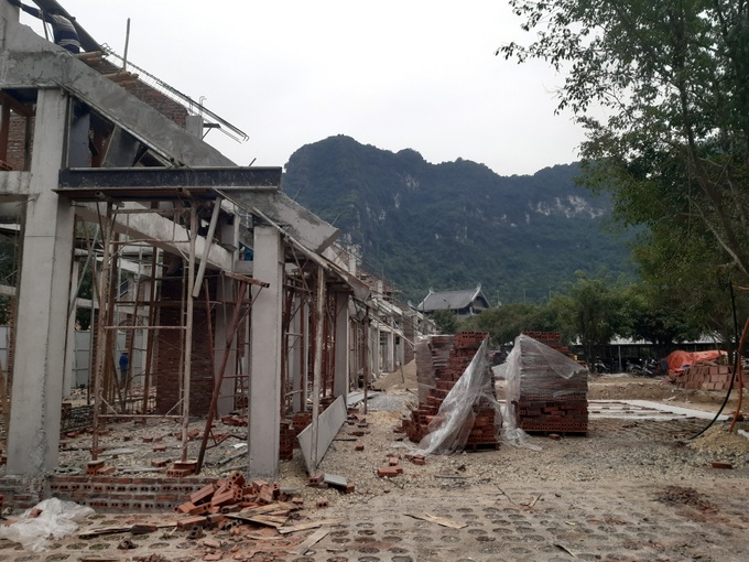 Ngắm những công trình xây dựng cổ kính ở vùng lõi di sản thiên nhiên thế giới Tràng An - Ảnh 2.