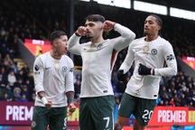 Chelsea hạ Burnley, áp sát ngôi đầu bảng của Arsenal