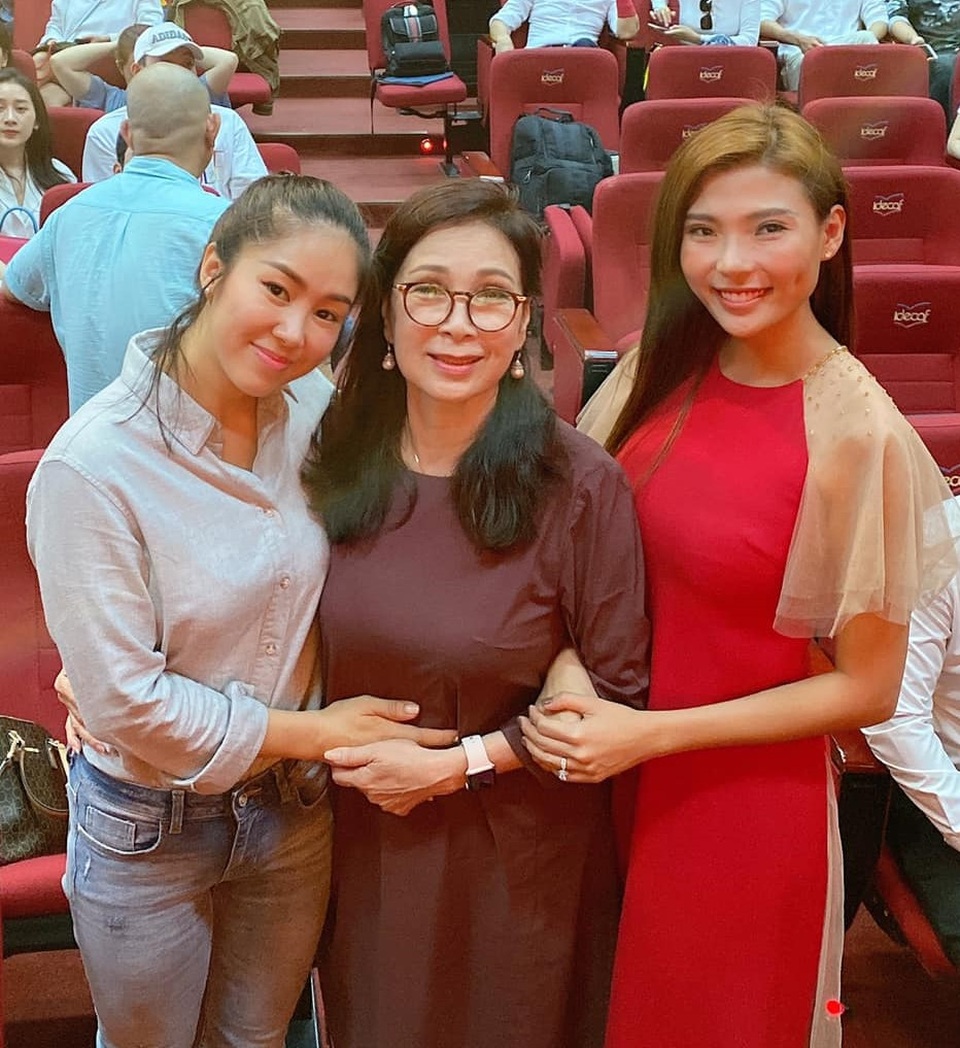 Khởi sắc sau dịch, đông đảo nghệ sĩ TPHCM dự ngày giỗ Tổ Sân khấu - 8 Khởi sắc sau dịch, đông đảo nghệ sĩ TPHCM dự ngày giỗ Tổ Sân khấu - 8