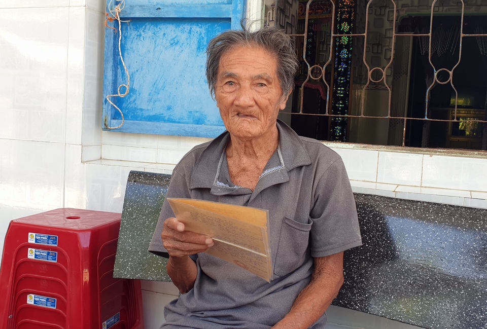 Cụ ông 103 tuổi mỏi mòn chờ chính quyền xã trả lại đất của chính mình - 3 Cụ ông 103 tuổi mỏi mòn chờ chính quyền xã trả lại đất của chính mình - 3