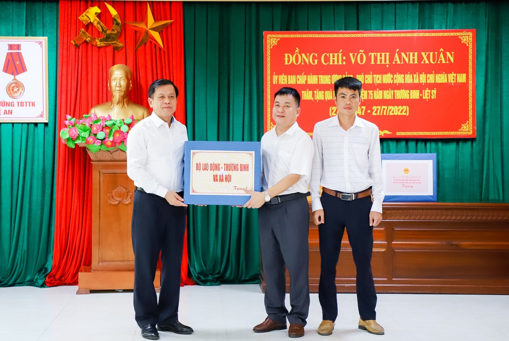 Phó Chủ tịch nước thăm, tặng quà thương, bệnh binh nặng tại Nghệ An - 6 Phó Chủ tịch nước thăm, tặng quà thương, bệnh binh nặng tại Nghệ An - 6