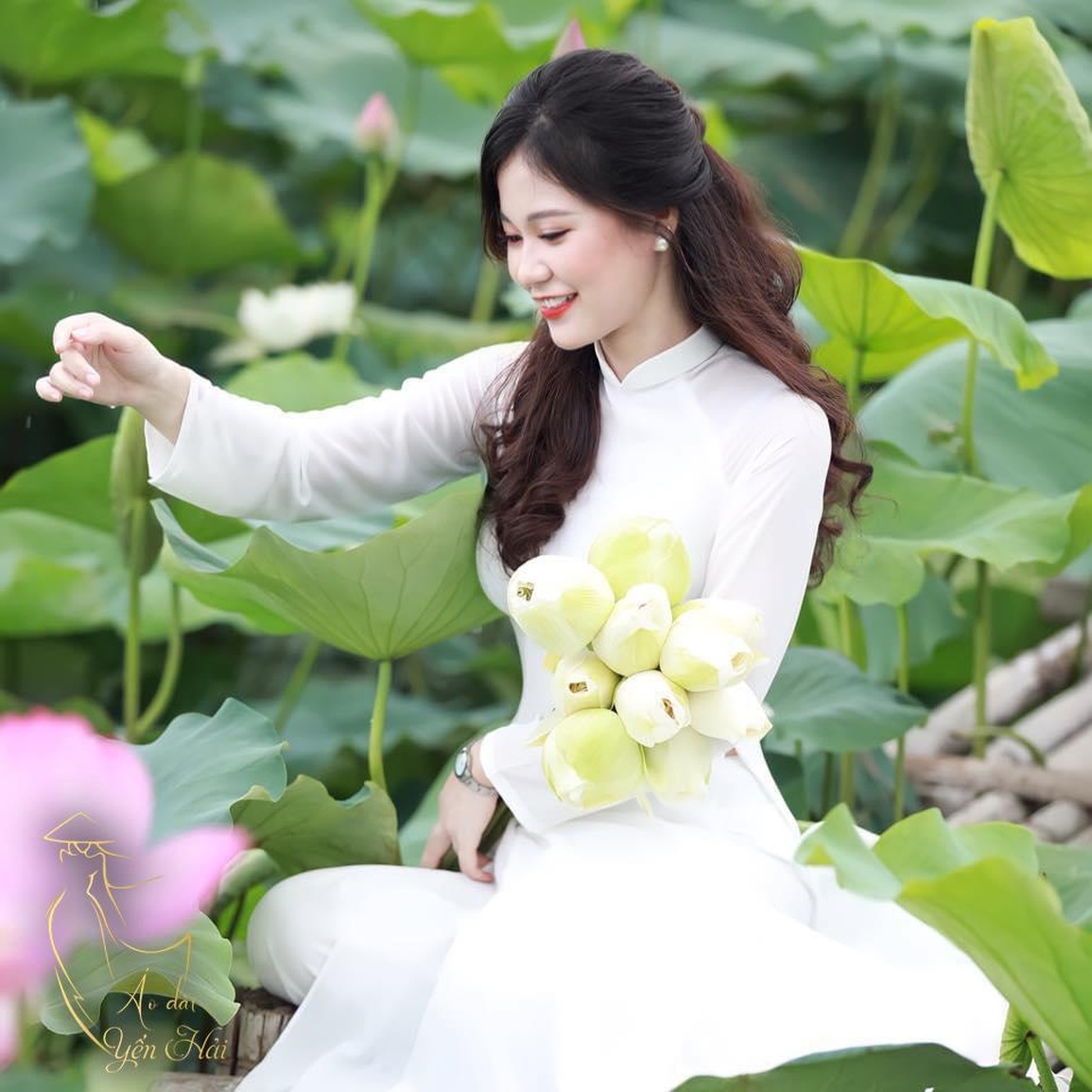 Khám phá cách lựa chọn áo dài đẹp phù hợp với dáng người cùng Áo Dài Yến Hải - 4 Khám phá cách lựa chọn áo dài đẹp phù hợp với dáng người cùng Áo Dài Yến Hải - 4