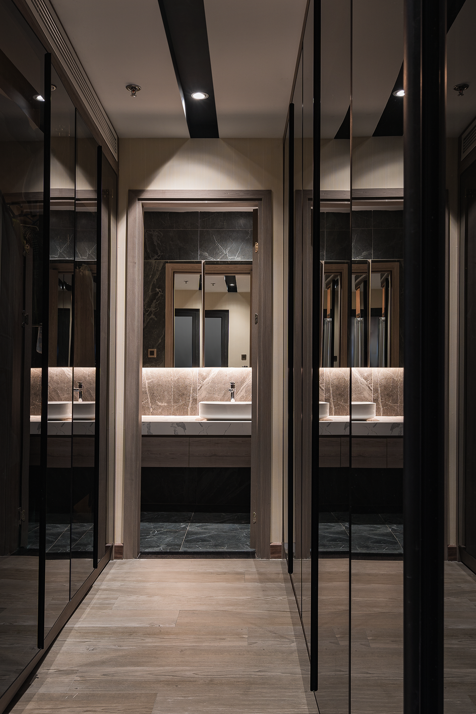 Căn hộ Hà Nội đẹp lạ trưng bày cả bộ sưu tập đồ chơi khủng của gia chủ 9X - 14