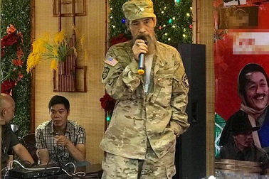 NSƯT Chu Hùng bất ngờ “rũ bỏ” hình tượng giang hồ để đóng hài tết