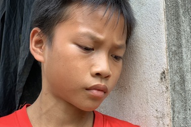 Cậu bé đoạt Huy chương vàng bị bố mẹ bỏ rơi, bà nội "lòng đau như dao cắt" viết đơn xin cháu thôi học