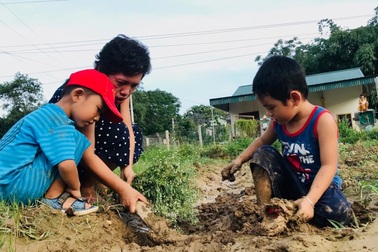 Choáng váng mẹ muốn tìm trường để “cách ly” với con