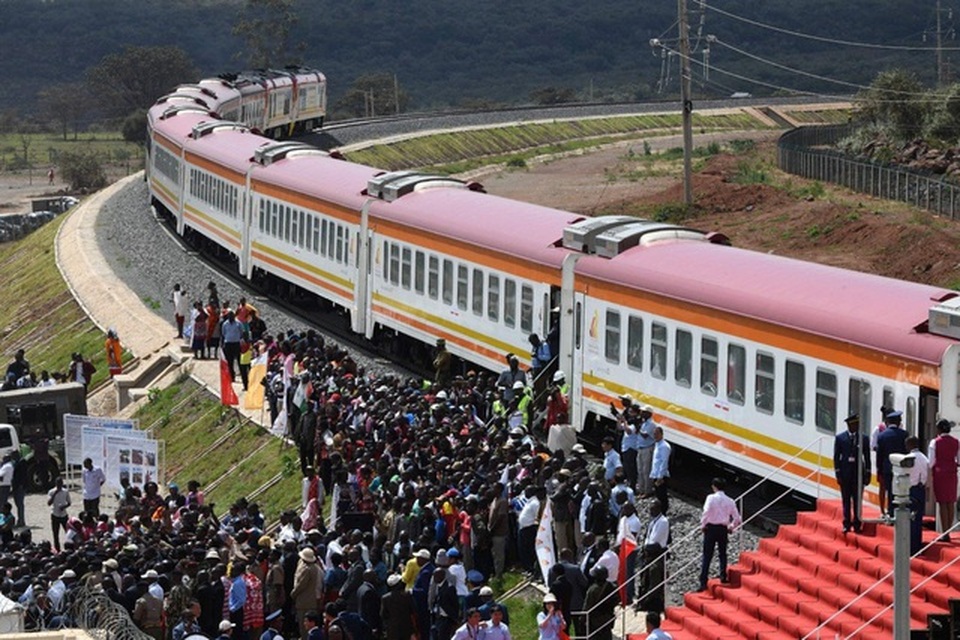 Thua lỗ triền miên, Kenya dừng dự án đường sắt với công ty Trung Quốc - 1 Thua lỗ triền miên, Kenya dừng dự án đường sắt với công ty Trung Quốc - 1