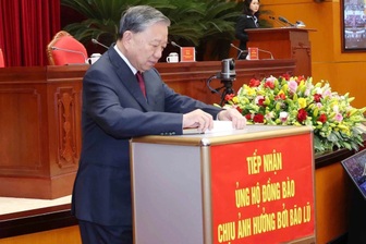 Tổng Bí thư Tô Lâm và các lãnh đạo ủng hộ đồng bào vùng bão lũ