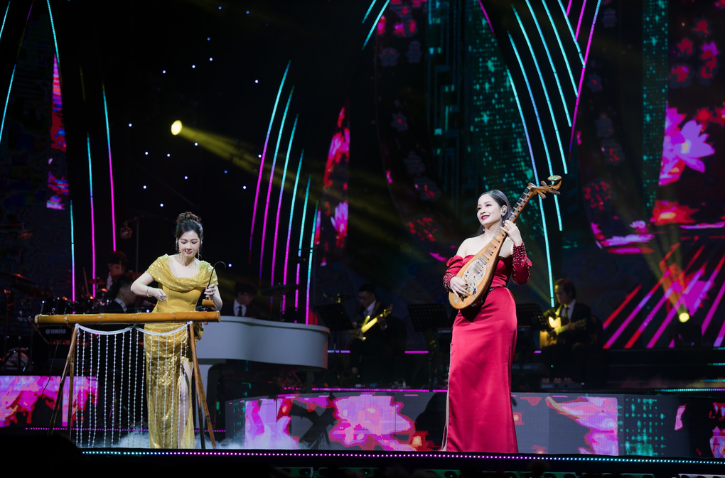 Quang Dũng, Quang Lê, Tuấn Hưng gây ấn tượng khi kết hợp trên sân khấu - 7 Quang Dũng, Quang Lê, Tuấn Hưng gây ấn tượng khi kết hợp trên sân khấu - 7