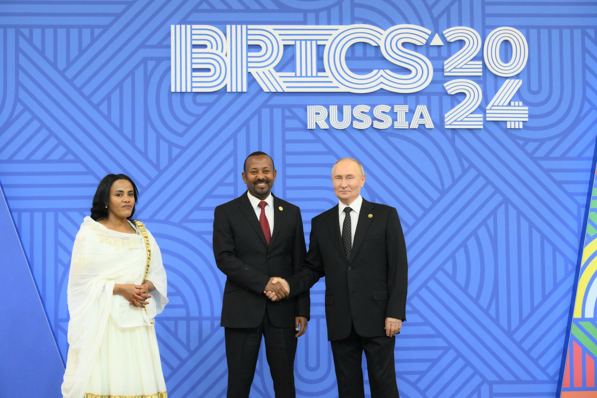 Tổng thống Nga Putin đón lãnh đạo cấp cao các nước dự Hội nghị BRICS - 10 Tổng thống Nga Putin đón lãnh đạo cấp cao các nước dự Hội nghị BRICS - 10
