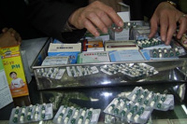 Giá thuốc bán lẻ cao gấp đôi giá buôn 