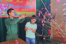 Tết ấm áp của đàn "con nuôi biên phòng"