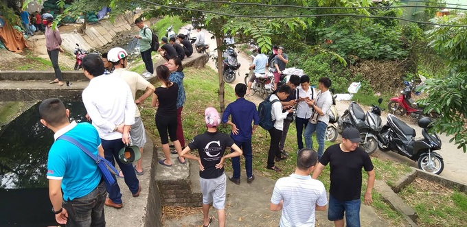 Hiện trường vụ cháy làm 8 người chết tại Hà Nội: Người mẹ gào khóc ngồi đợi nhận thi thể con trai - Ảnh 8. Hiện trường vụ cháy làm 8 người chết tại Hà Nội: Người mẹ gào khóc ngồi đợi nhận thi thể con trai - Ảnh 8.