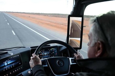 Mercedes nhanh chân vượt Audi về công nghệ gương chiếu hậu mới