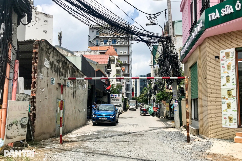 Nhà cửa nứt toác trong đêm ở TPHCM - 9