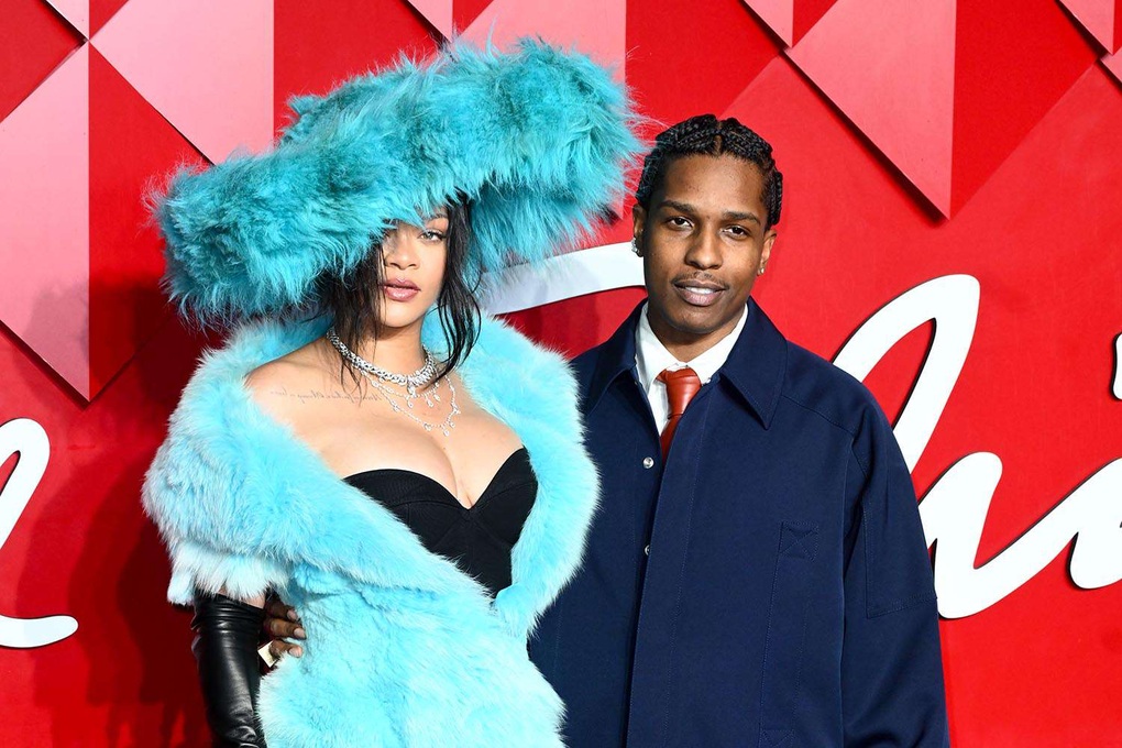 Nữ ca sĩ tỷ phú Rihanna mang bầu lần 3, sở hữu đế chế thời trang đáng nể - 2 Nữ ca sĩ tỷ phú Rihanna mang bầu lần 3, sở hữu đế chế thời trang đáng nể - 2