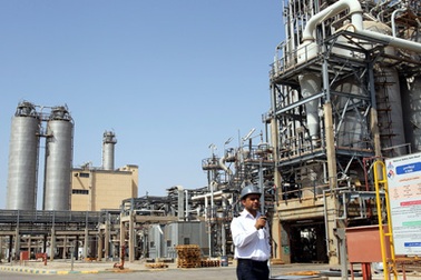 Giá dầu mỏ châu Á tăng vọt vì Iran, giới phân tích lo ngại