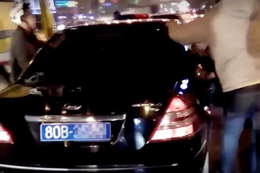 Tạm đình chỉ tài xế xe biển xanh gây tai nạn tại Hà Nội