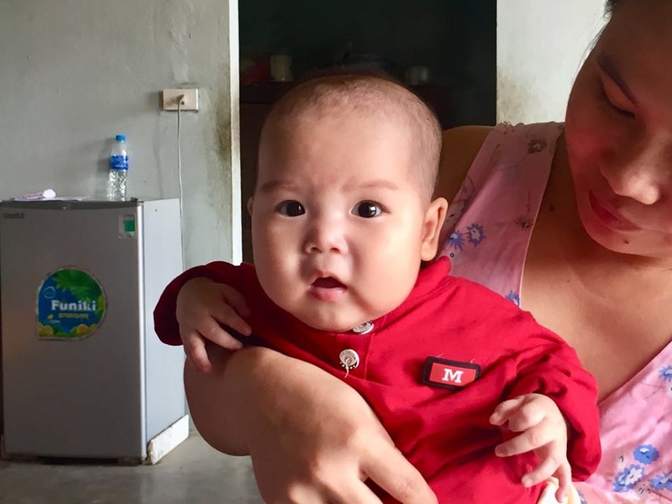 Bạn đọc Dân trí tiếp tục giúp đỡ bé gái 5 tháng tuổi bị ung thư máu - 2 Bạn đọc Dân trí tiếp tục giúp đỡ bé gái 5 tháng tuổi bị ung thư máu - 2