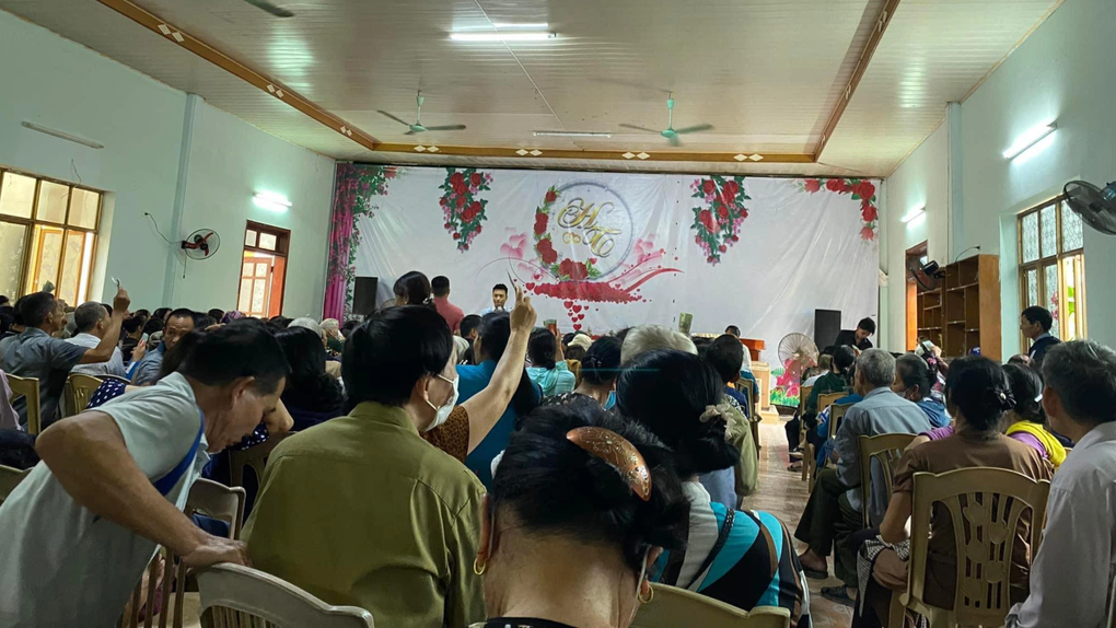 Người đàn ông ngất lịm sau khi mua hàng khuyến mãi - 1 Người đàn ông ngất lịm sau khi mua hàng khuyến mãi - 1