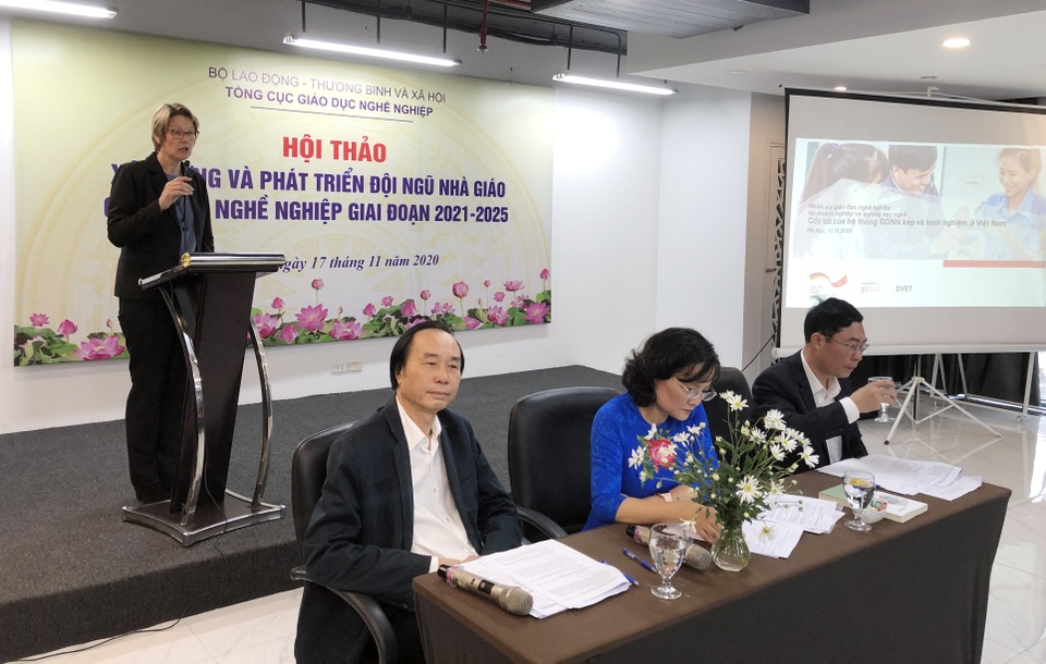 Phát triển đội ngũ giáo viên dạy nghề thích ứng với yêu cầu mới - 3 Phát triển đội ngũ giáo viên dạy nghề thích ứng với yêu cầu mới - 3