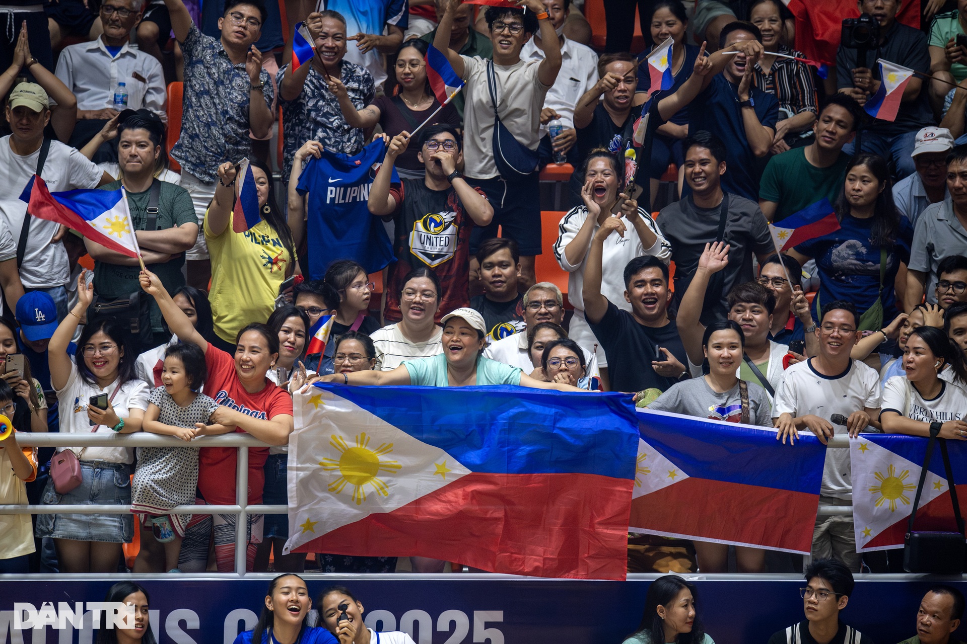 Thắng dễ Philippines, bóng chuyền nữ Việt Nam vô địch giải AVC Nations Cup - 3 Thắng dễ Philippines, bóng chuyền nữ Việt Nam vô địch giải AVC Nations Cup - 3