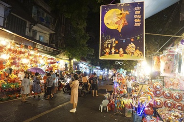 Chợ Trung thu phố cổ Hà Nội rực rỡ sắc màu