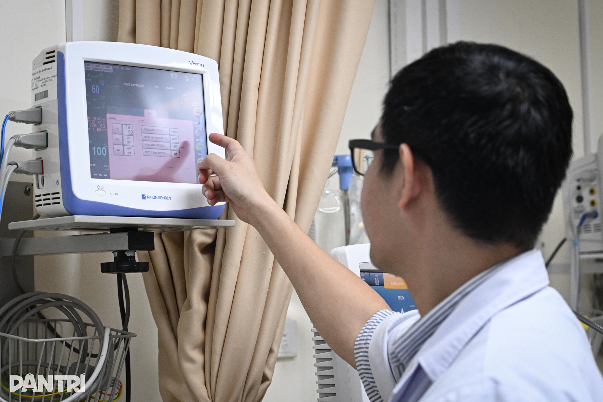 Nín thở xem bác sĩ giải cứu bộ não sắp chết ngạt của bệnh nhân đột quỵ - 11