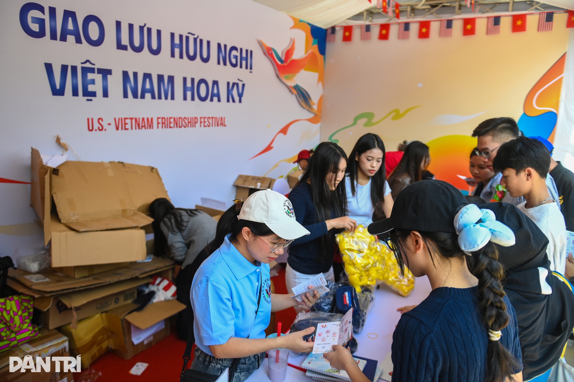 Hàng nghìn người tham gia Ngày hội hữu nghị Việt - Mỹ ở Hà Nội - 14