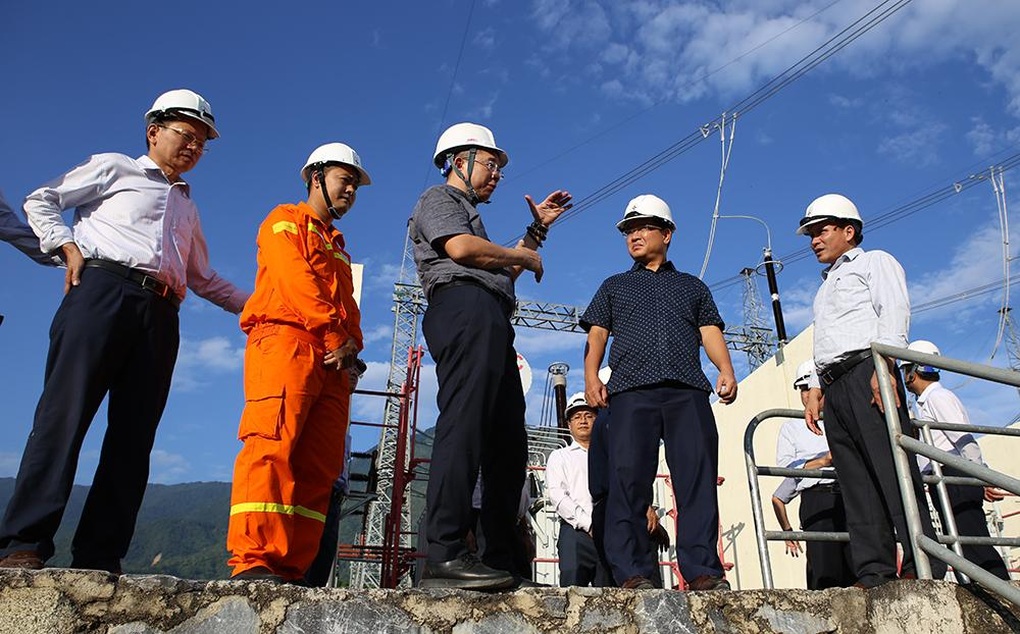 Tổng giám đốc EVNNPT kiểm tra vận hành tại Truyền tải điện Tây Bắc 2 - 3 Tổng giám đốc EVNNPT kiểm tra vận hành tại Truyền tải điện Tây Bắc 2 - 3