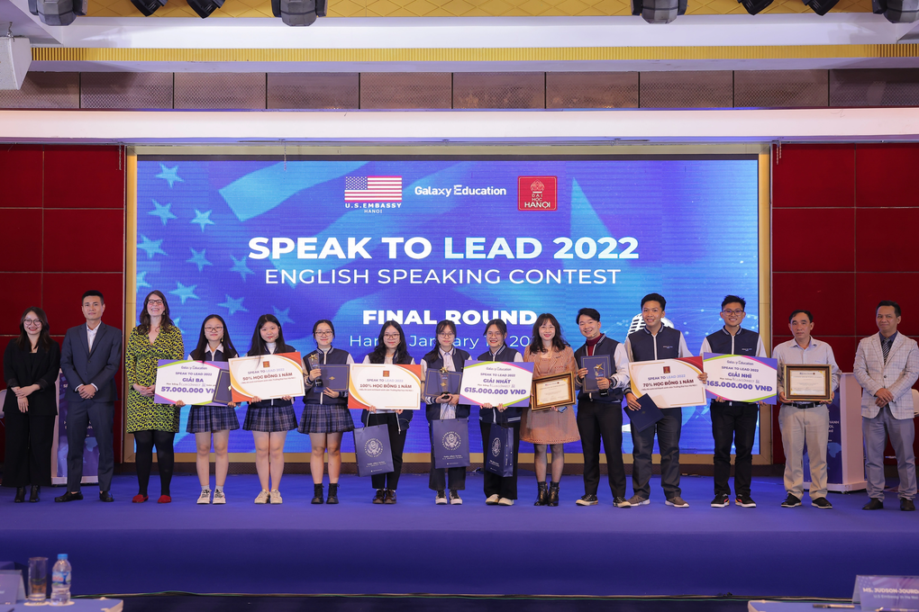 Học sinh chuyên Phan Bội Châu chiến thắng cuộc thi hùng biện tiếng Anh - 1 Học sinh chuyên Phan Bội Châu chiến thắng cuộc thi hùng biện tiếng Anh - 1