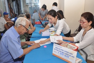 Thời điểm nghỉ hưu tính theo luật Lao động cũ hay mới?