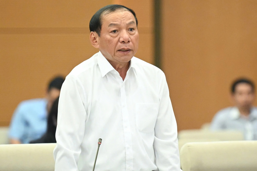 Đại biểu Quốc hội mặc áo có logo thương hiệu không phải quảng cáo - 2 Đại biểu Quốc hội mặc áo có logo thương hiệu không phải quảng cáo - 2