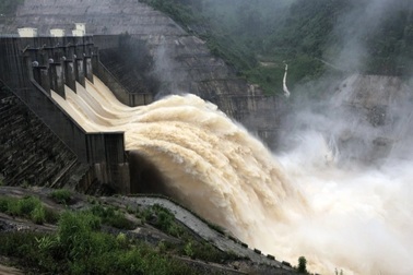 Tối nay mở hai cửa xả lũ hồ thủy điện Thác Bà