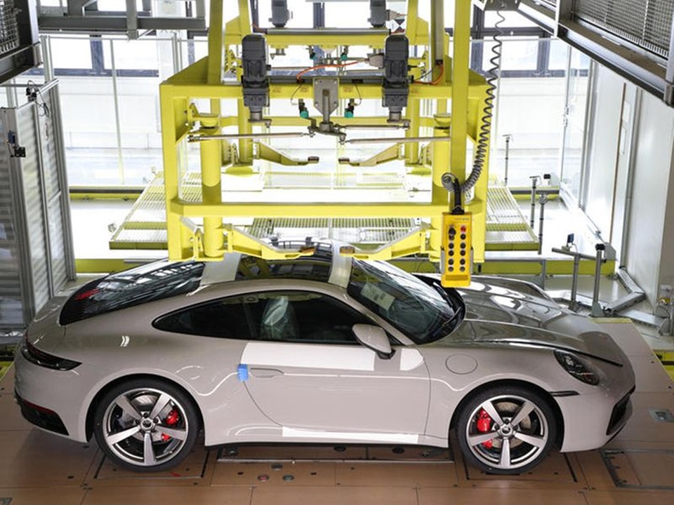 Khách hàng có thể xem Porsche sản xuất xe mình đặt mua qua điện thoại - 5 Khách hàng có thể xem Porsche sản xuất xe mình đặt mua qua điện thoại - 5