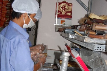 Hà Nội bắt đầu kiểm tra bánh trung thu