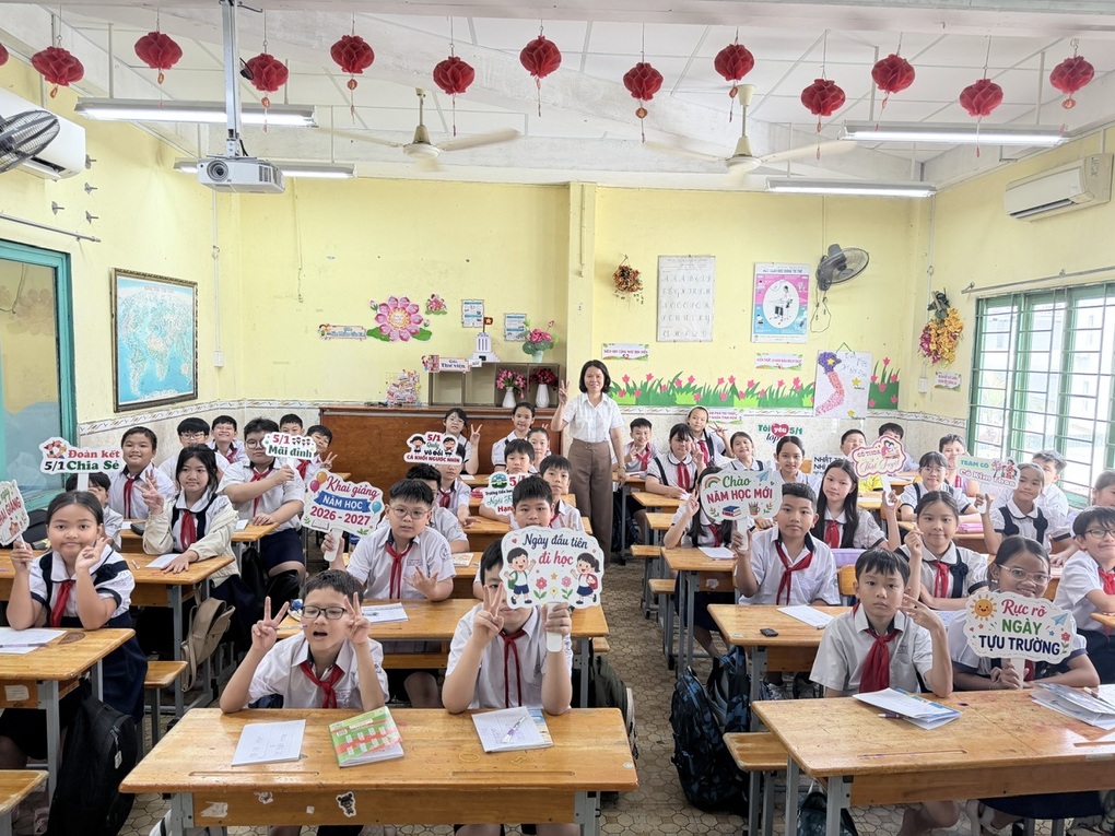 Học sinh lớp 1 đi nhầm lớp, nước mắt “nhạt nhòa” trong ngày đầu đến trường - 3 Học sinh lớp 1 đi nhầm lớp, nước mắt “nhạt nhòa” trong ngày đầu đến trường - 3