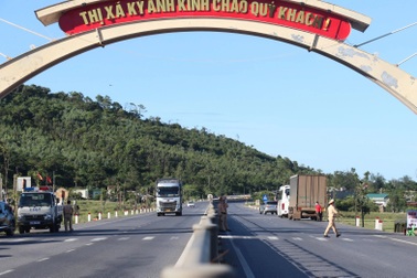 Hà Tĩnh bãi bỏ quy định "gây khó" cho lái xe vận chuyển hàng hóa