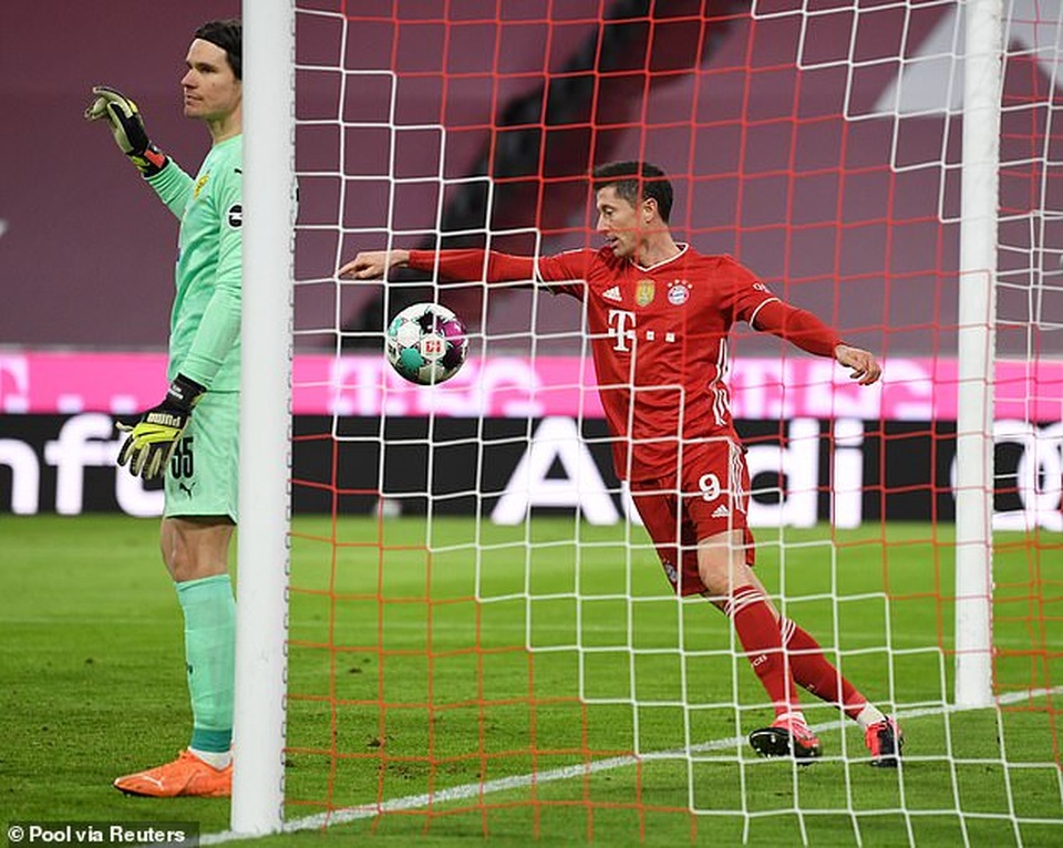 Lewandowski lập hat-trick, Bayern Munich ngược dòng đánh bại Dortmund - 3 Lewandowski lập hat-trick, Bayern Munich ngược dòng đánh bại Dortmund - 3