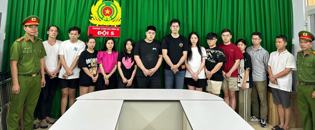 Triệt phá sòng Poker tại chung cư cao cấp ở TPHCM - 2 Triệt phá sòng Poker tại chung cư cao cấp ở TPHCM - 2