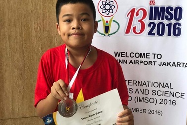 Khâm phục “bộ sưu tập” huy chương của cậu học sinh lớp 6