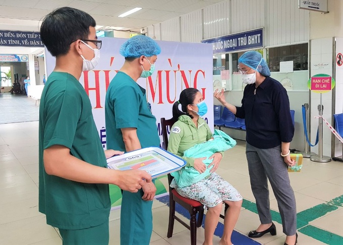 Sản phụ từng mắc Covid-19 tái nhập viện do tiếp tục dương tính với SARS-CoV-2 - Ảnh 2. Sản phụ từng mắc Covid-19 tái nhập viện do tiếp tục dương tính với SARS-CoV-2 - Ảnh 2.