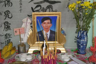 Vợ chồng xóm trưởng dùng cuốc đánh chết người