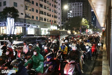 "Thời gian chờ đèn đỏ quá lâu cũng là nguyên nhân gây ùn tắc"