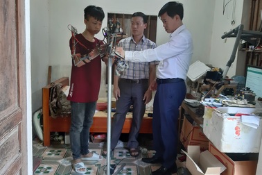 Nam sinh miền núi đam mê chế tạo cánh tay Robot cho người khuyết tật