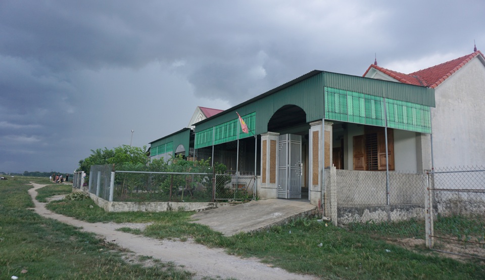 Hàng chục hộ dân làng chài sống “treo” trên đất tái định cư - 5 Hàng chục hộ dân làng chài sống “treo” trên đất tái định cư - 5