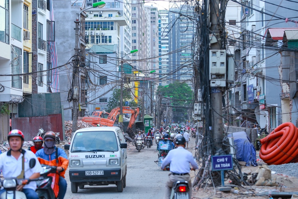 Rác trời “bủa vây” đường phố Hà Nội - 9 Rác trời “bủa vây” đường phố Hà Nội - 9