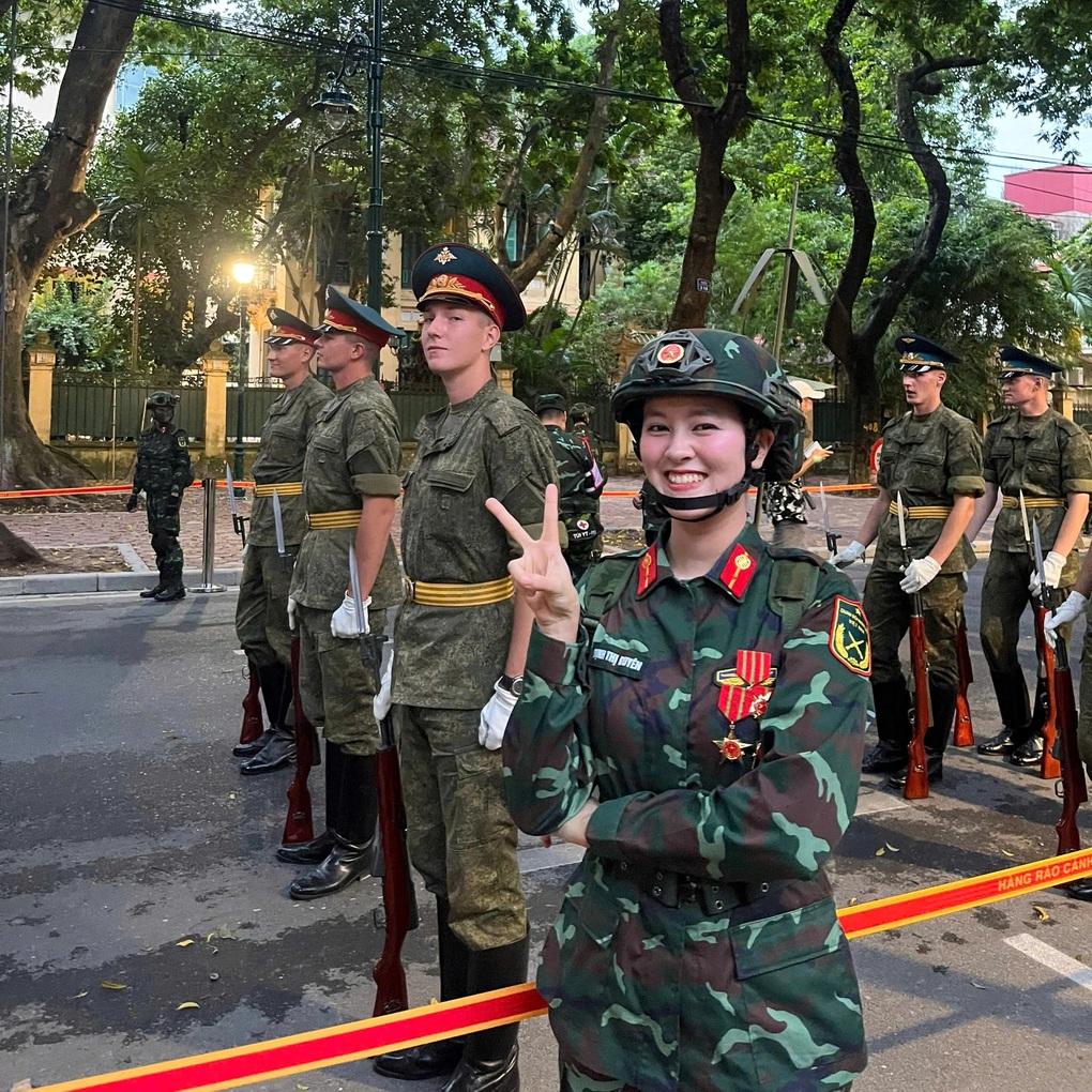 Nữ chiến sĩ A80 kể lại khoảnh khắc tương tác gây sốt với nam quân nhân Nga - 1 Nữ chiến sĩ A80 kể lại khoảnh khắc tương tác gây sốt với nam quân nhân Nga - 1