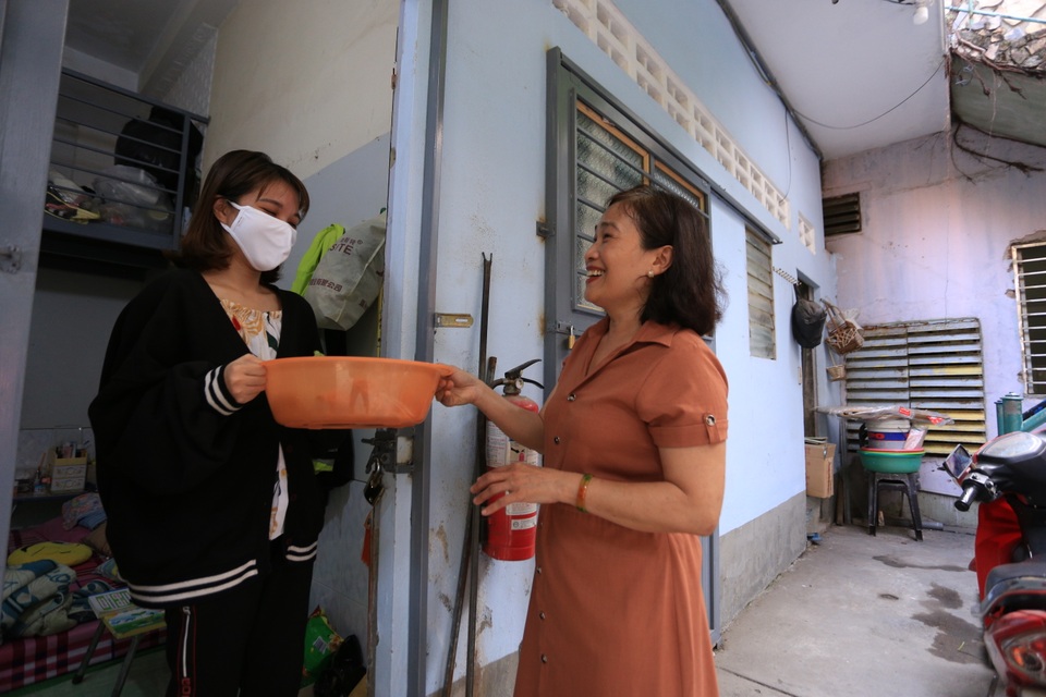 Chủ nhà trọ miễn giảm tiền thuê, hỗ trợ thực phẩm người thuê phòng - 3 Chủ nhà trọ miễn giảm tiền thuê, hỗ trợ thực phẩm người thuê phòng - 3