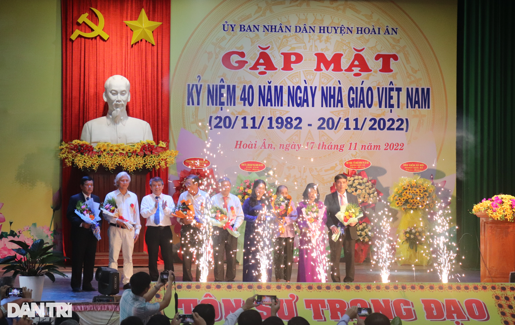 Món quà lớn nhất của thầy cô giáo cắm bản là học sinh đến trường mỗi ngày - 1 Món quà lớn nhất của thầy cô giáo cắm bản là học sinh đến trường mỗi ngày - 1